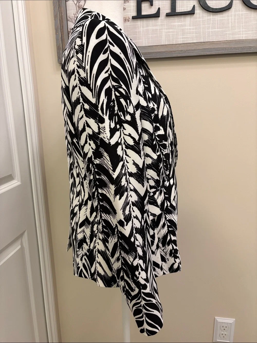 Roz & Ali Leaf-Print Blazer size 6 NWT